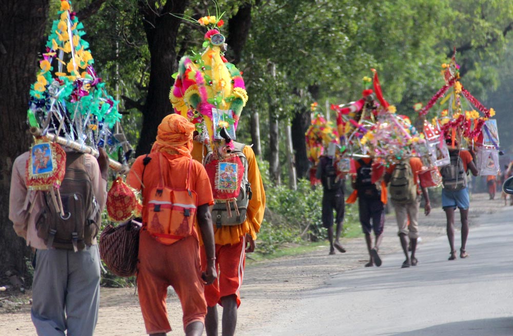 Kanwar yatra hi-res stock photography and images - Alamy